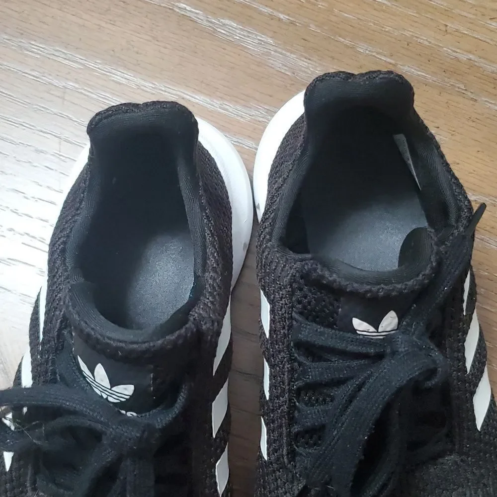Adidas Lifestyle Cloudfoam Black/White Running Shoe women, Size 6.5